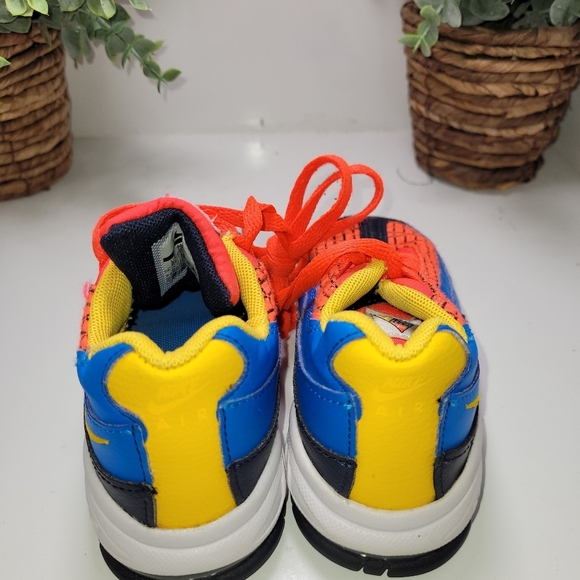 Nike Air Max 95 Bright Crimson Kids Shoes 8C, LIKE NEW! - Picture 3 of 5